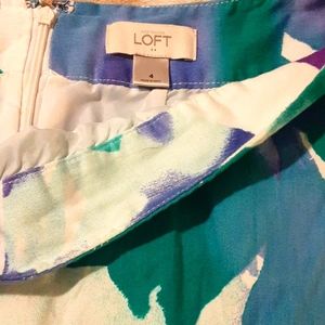 ANN TAYLOR LOFT floral straight skirt size 4